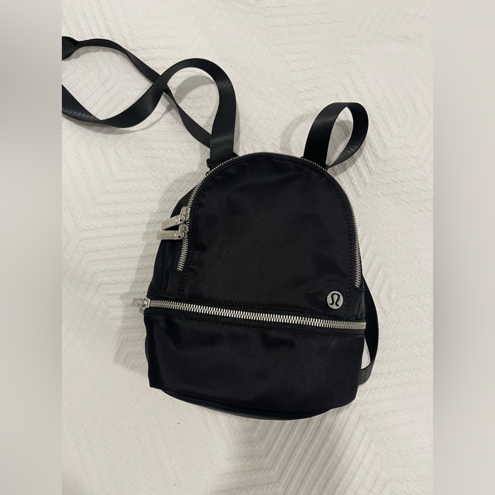 Black lululemon mini backpack